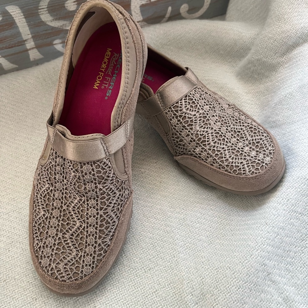 Skechers Women's Beige Crochet Slip-On Flats